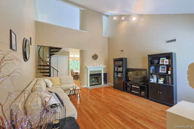 156 Stone Meadow, South Salem, NY 10590