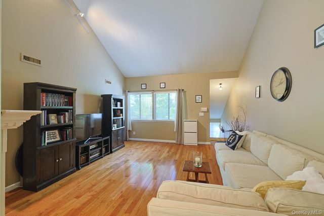 156 Stone Meadow, South Salem, NY 10590