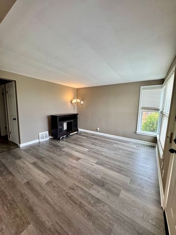 11042 S State Line Road, Chicago, IL 60617