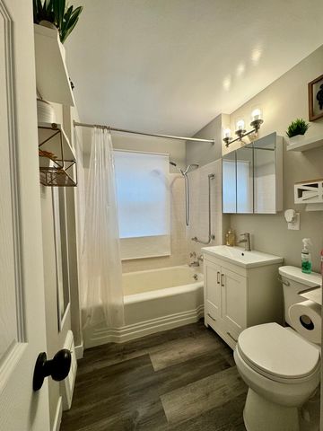 11042 S State Line Road, Chicago, IL 60617