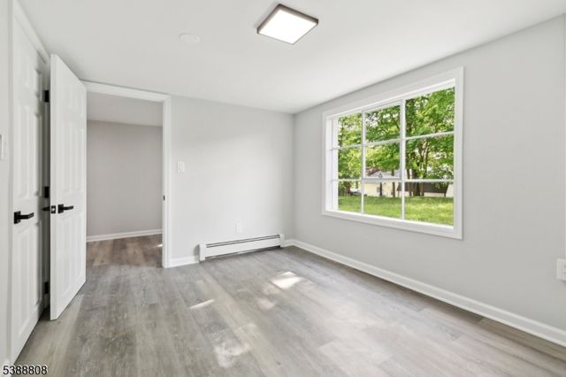 8 Oak St, Netcong Boro, NJ 07857