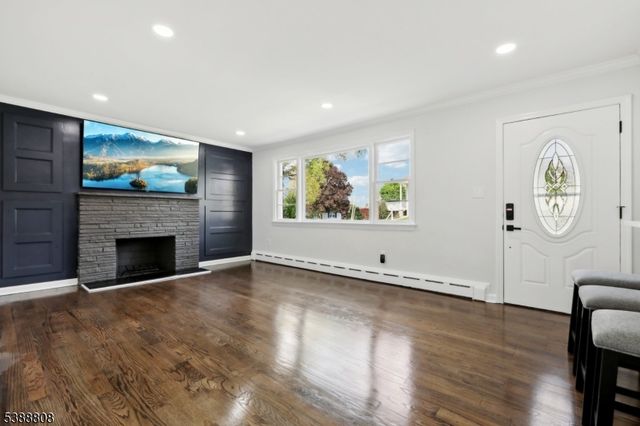 8 Oak St, Netcong Boro, NJ 07857