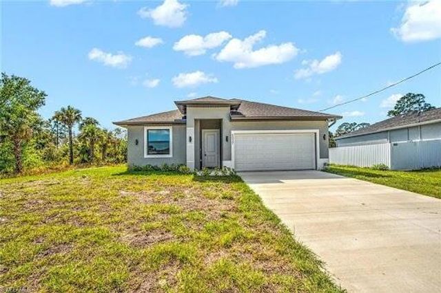 9006 S Castle Circle, Labelle, FL 33935