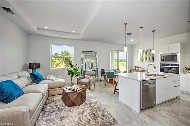 9006 S Castle Circle, Labelle, FL 33935