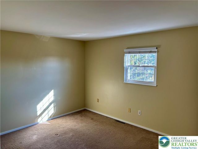 5039 SHAWNEE Boulevard, North Whitehall Twp, PA 18078