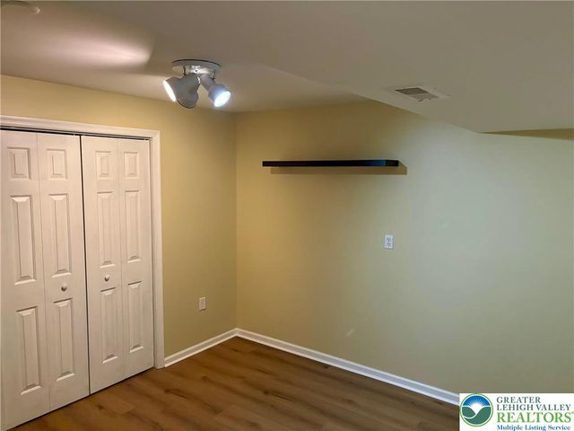 5039 SHAWNEE Boulevard, North Whitehall Twp, PA 18078