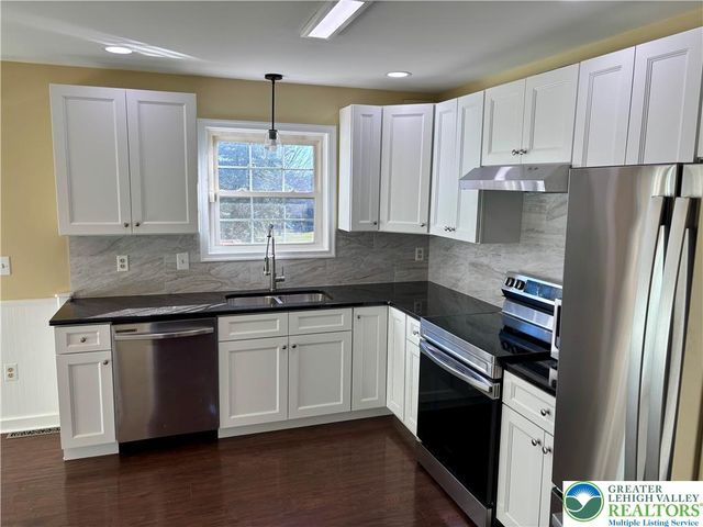 5039 SHAWNEE Boulevard, North Whitehall Twp, PA 18078