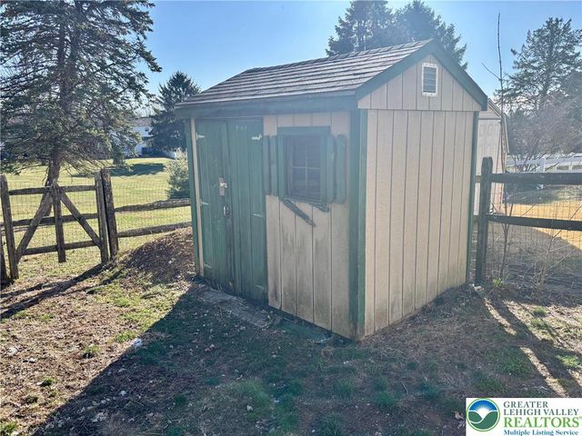 5039 SHAWNEE Boulevard, North Whitehall Twp, PA 18078