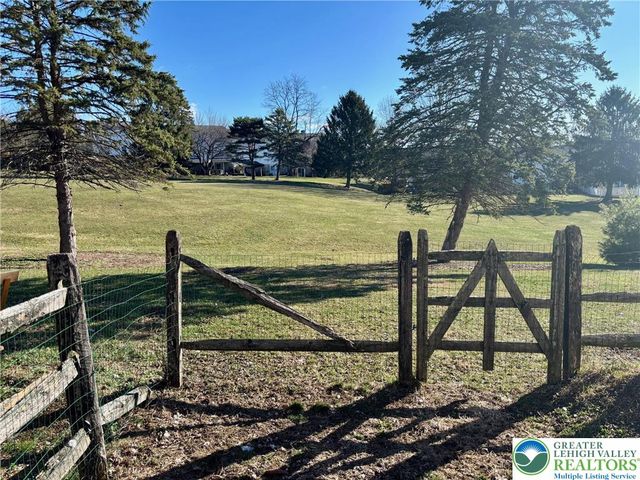 5039 SHAWNEE Boulevard, North Whitehall Twp, PA 18078