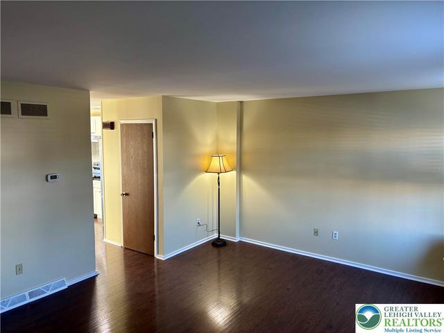 5039 SHAWNEE Boulevard, North Whitehall Twp, PA 18078