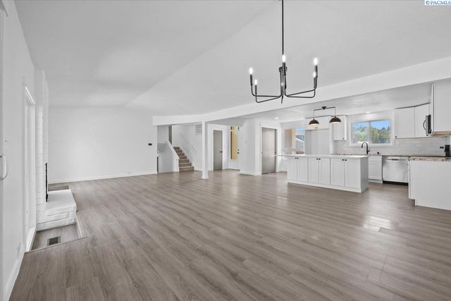 6808 W 4th Ave, Kennewick, WA 99336