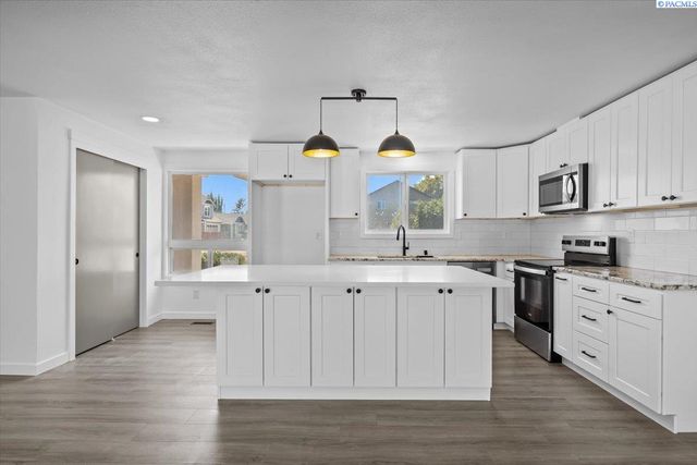 6808 W 4th Ave, Kennewick, WA 99336