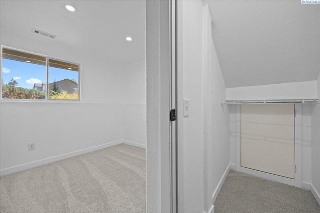 6808 W 4th Ave, Kennewick, WA 99336