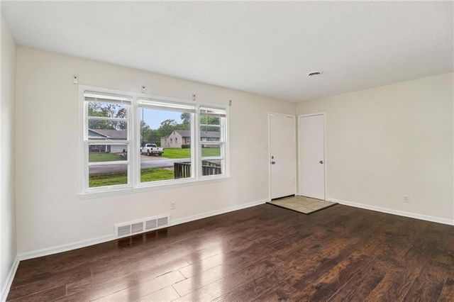 11709 Lawndale Avenue, Kansas City, MO 64137