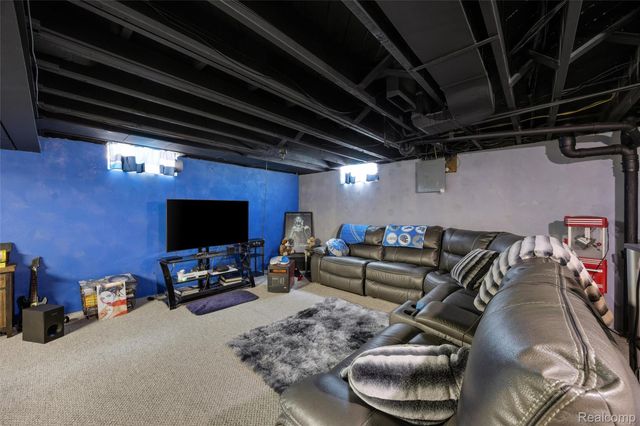 17361 Ego Avenue, Eastpointe, MI 48021