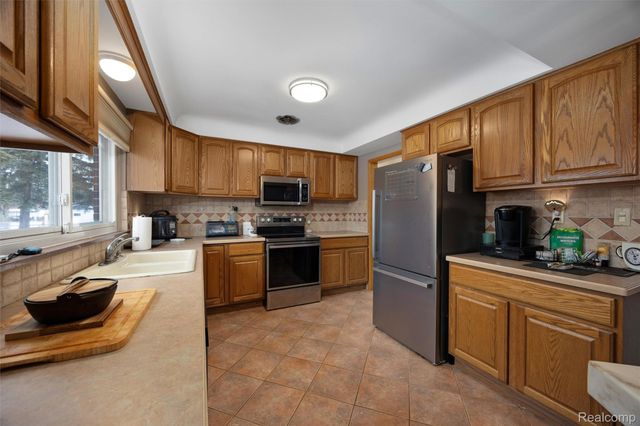 17361 Ego Avenue, Eastpointe, MI 48021