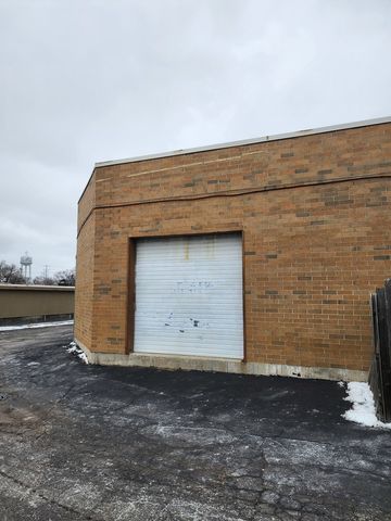 125 E State Road 16, Island Lake, IL 60042