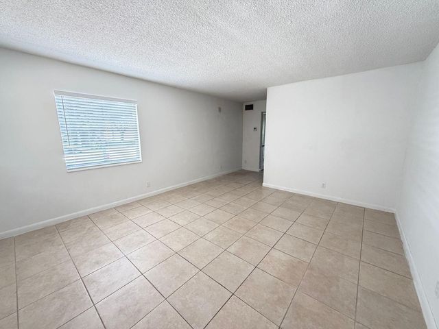 515 S Sequoia Drive 110, West Palm Beach, FL 33409