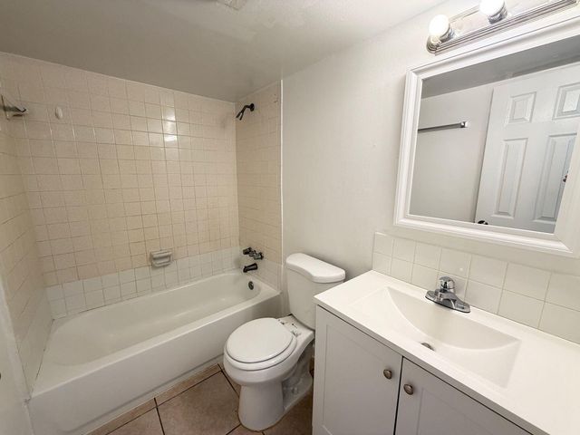 515 S Sequoia Drive 110, West Palm Beach, FL 33409
