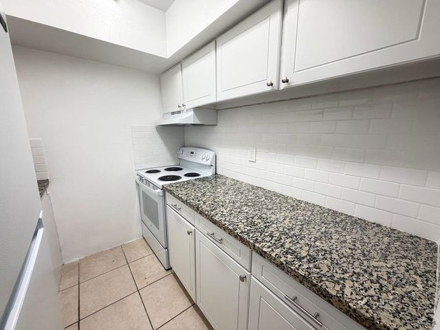 515 S Sequoia Drive 110, West Palm Beach, FL 33409