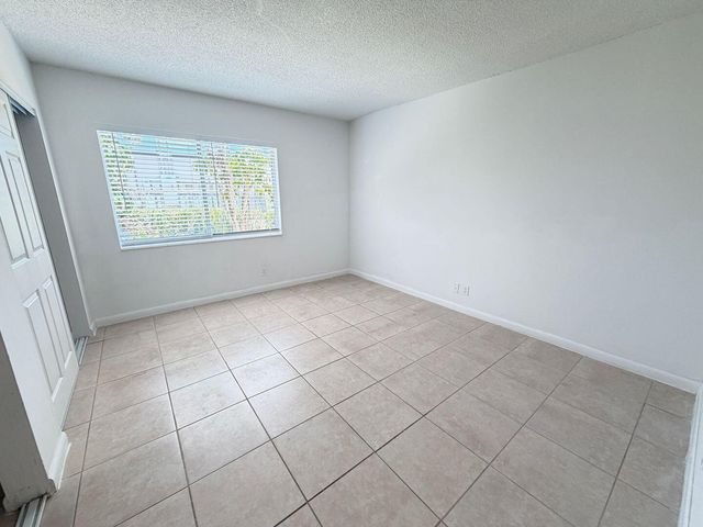 515 S Sequoia Drive 110, West Palm Beach, FL 33409