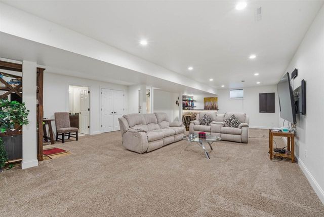 1364 PRIMROSE LANE, Fond Du Lac, WI 54935