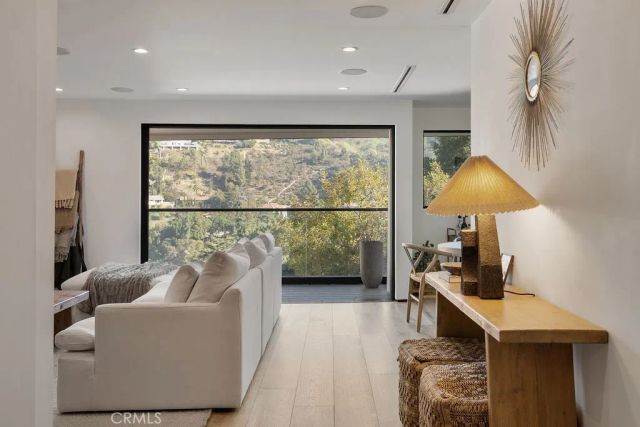 8130 Gould, Los Angeles, CA 90046