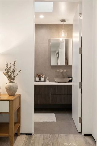 8130 Gould, Los Angeles, CA 90046