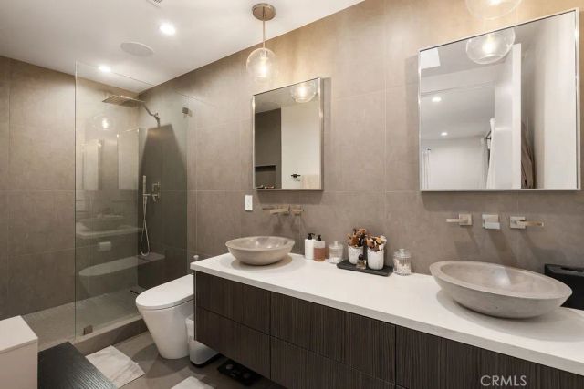 8130 Gould, Los Angeles, CA 90046