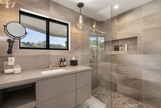 8130 Gould, Los Angeles, CA 90046