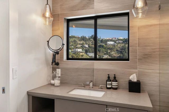 8130 Gould, Los Angeles, CA 90046