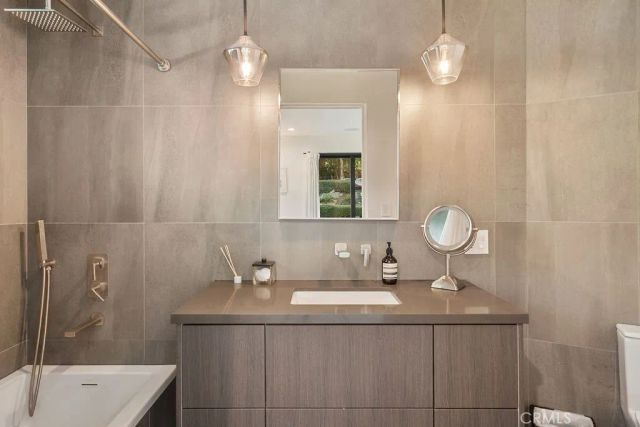 8130 Gould, Los Angeles, CA 90046