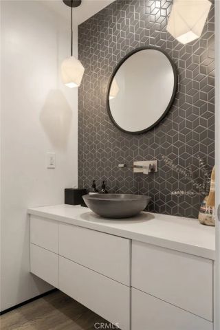 8130 Gould, Los Angeles, CA 90046