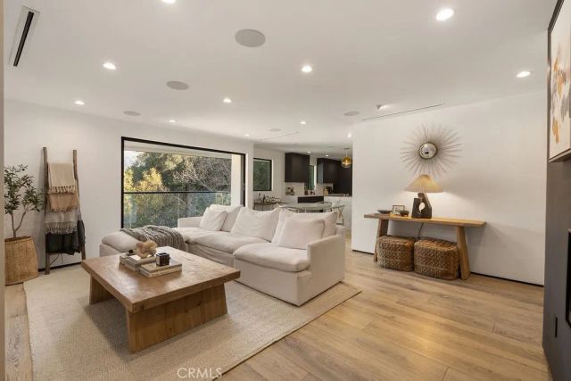 8130 Gould, Los Angeles, CA 90046