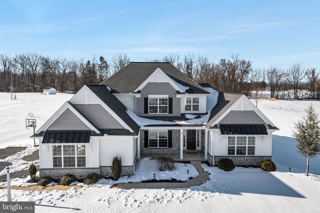 4 PEYTON DR, Carlisle, PA 17015