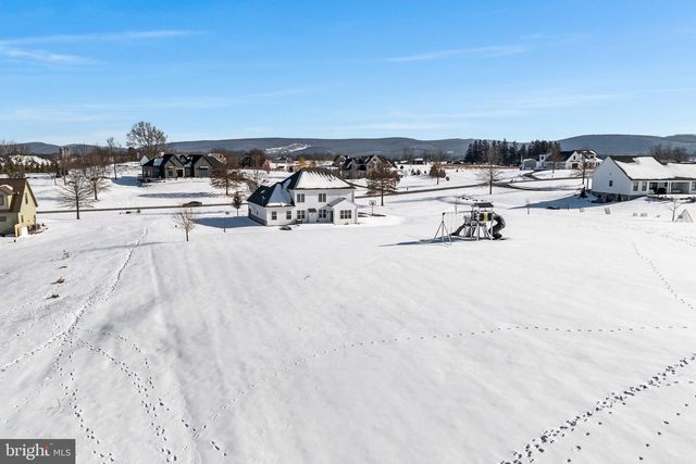 4 PEYTON DR, Carlisle, PA 17015