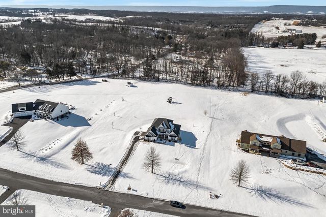 4 PEYTON DR, Carlisle, PA 17015