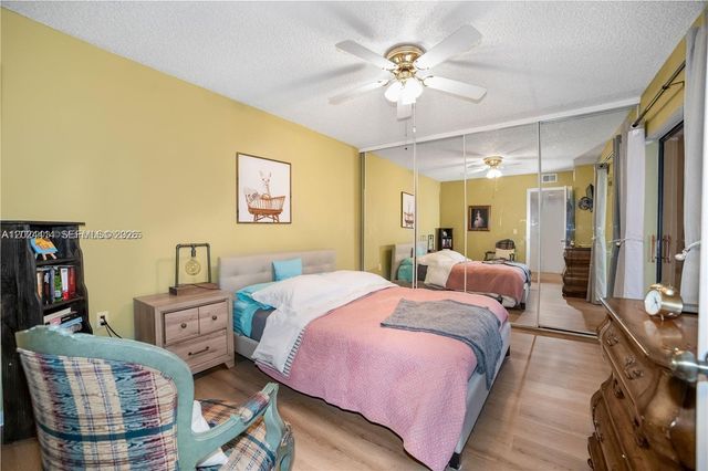 9135 SW 20th Pl, Davie, FL 33324