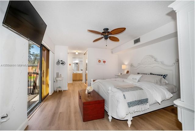 9135 SW 20th Pl, Davie, FL 33324