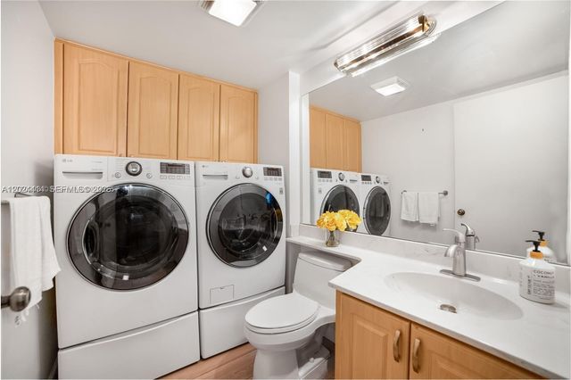9135 SW 20th Pl, Davie, FL 33324