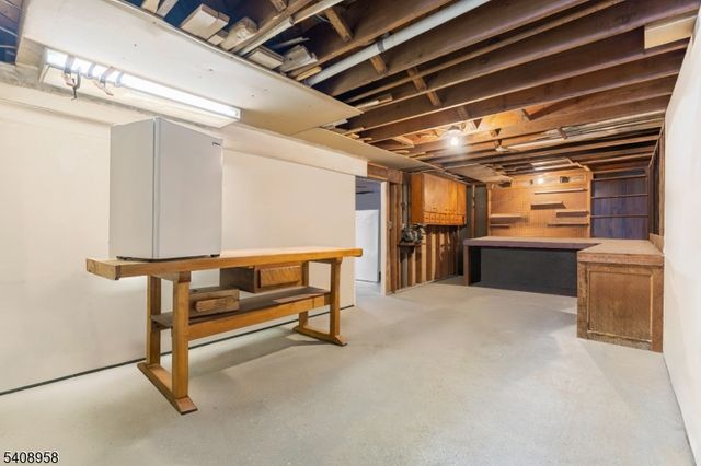 60 White Oak Rd, Parsippany-troy Hills Twp., NJ 07054