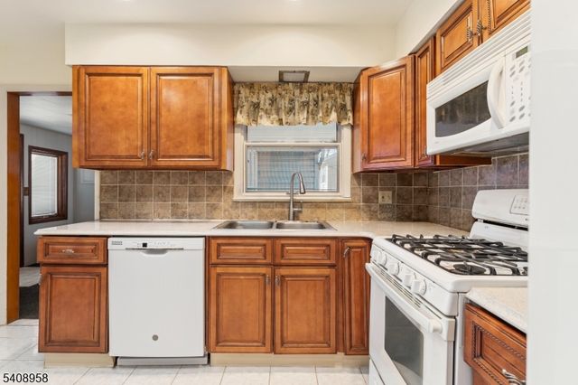 60 White Oak Rd, Parsippany-troy Hills Twp., NJ 07054