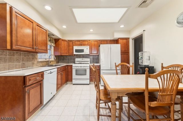 60 White Oak Rd, Parsippany-troy Hills Twp., NJ 07054