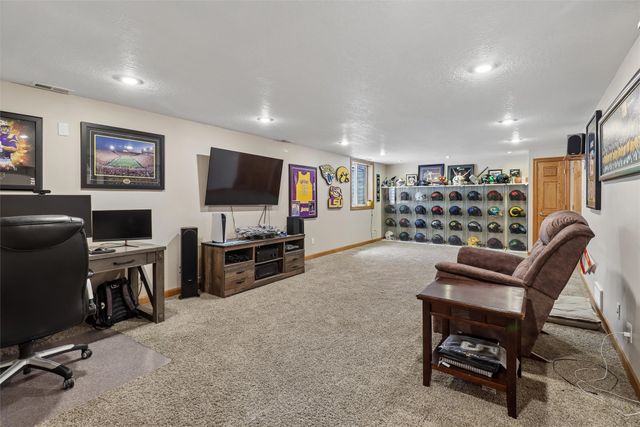 1701 Crabapple Lane, Granger, IA 50109