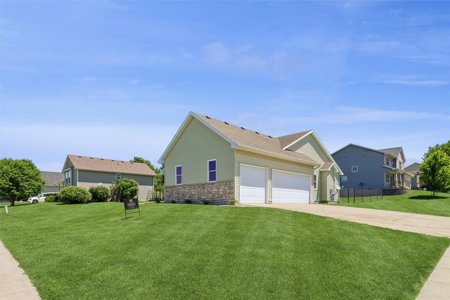 1701 Crabapple Lane, Granger, IA 50109