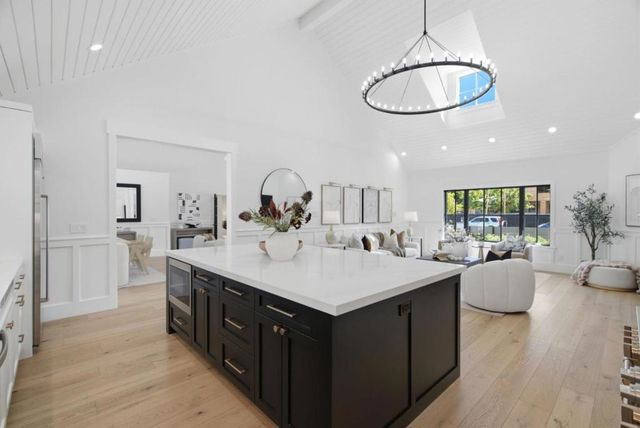 1052 Echo Drive, Los Altos, CA 94024