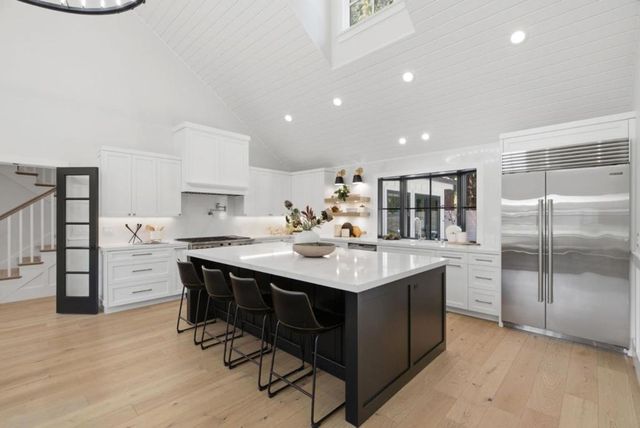 1052 Echo Drive, Los Altos, CA 94024