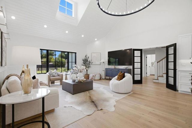 1052 Echo Drive, Los Altos, CA 94024
