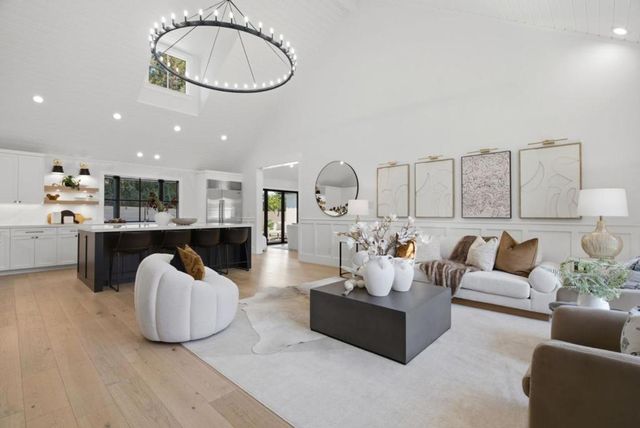 1052 Echo Drive, Los Altos, CA 94024