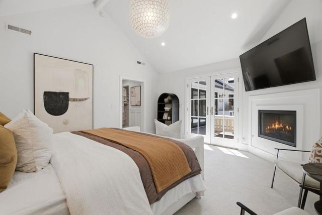 1052 Echo Drive, Los Altos, CA 94024